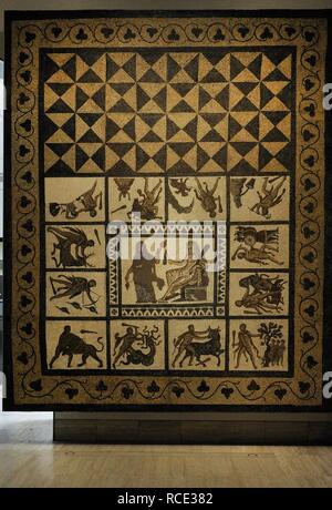 Mosaico romano de los Trabajos de Hércules. Siglo III. Procedente de Liria (provincia de Valencia). Museo Arqueológico Nacional. Madrid. España. Foto Stock