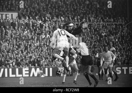 Ajax tegen Feyenoord 1-1 in Olympisch Stadion , aanval v.l.n.r. Ajax Tijm, Piete, Bestanddeelnr 917-6649. Foto Stock