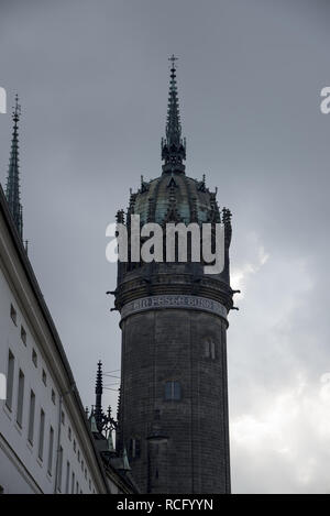 Wittenberg è una cittadina tedesca strettamente collegata alla Riforma Protestante: alla Chiesa di Tutti i Santi Martin Lutero ha postato il suo novantacinque tesi di laurea. Foto Stock