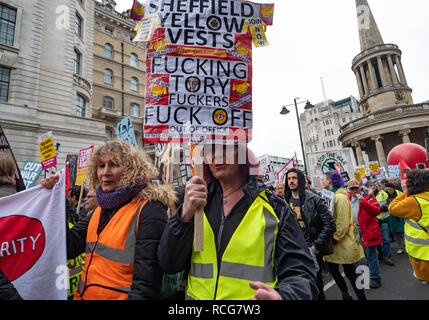 La Gran Bretagna è rotto anti-Brexit marzo organizzata dal gruppo di popoli hanno marciato attraverso Londra chiedendo un'elezione generale. Per protestare contro il governo britannico e la fine del razzismo e di austerità. Jan 12il 2019 Foto Stock