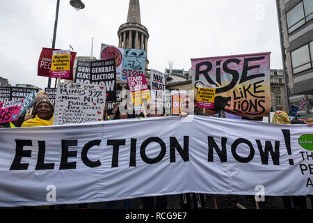 La Gran Bretagna è rotto anti-Brexit marzo organizzata dal gruppo di popoli hanno marciato attraverso Londra chiedendo un'elezione generale. Per protestare contro il governo britannico e la fine del razzismo e di austerità. Jan 12il 2019 Foto Stock