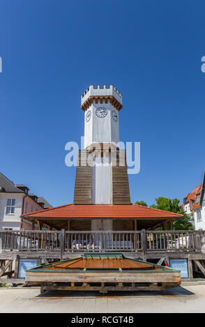 Vista frontale della torre dell'orologio di Bad Salzuflen, Germania Foto Stock