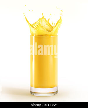 Bicchiere Tumbler pieno di succo di arancia con splash. Su sfondo bianco. Percorso di clipping incluso. Foto Stock