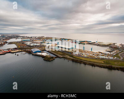 Vista aerea della Baia di Cardiff, la capitale del Galles, Regno Unito Foto Stock