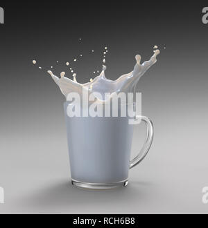 Tazza di vetro pieno di latte con slash. Sul gradiente dello sfondo da bianco a nero. Percorso di clipping incluso. Foto Stock