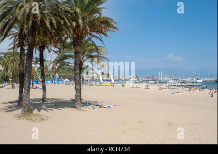 Spiaggia di Le Lavandou, Var, Provence-Alpes-Côte d'Azur, in Francia, in Europa Foto Stock