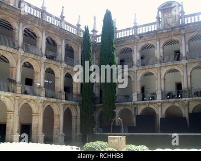 Alcalá de Henares - Colegio Mayor de San Ildefonso - Patio de Santo Tomas de Villanueva 1. Foto Stock