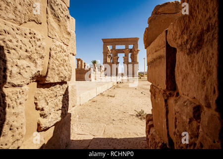 Traiano chiosco dentro il Tempio di Philae in Aswan Egitto Foto Stock