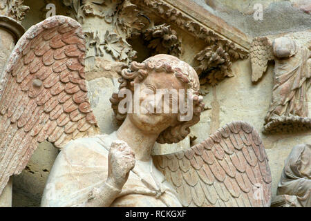 Reims, Francia. Il Sorridente Angel (l'Ange au Sourire), un celebre scultura della Cattedrale di Nostra Signora (Cattedrale di Notre Dame) Foto Stock