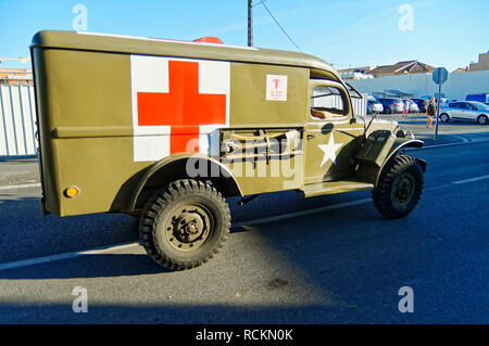 WC-54 Dodge ambulanza durante la 74anniversario della Operazione Dragoon, in Provenza Costa Azzurra (15 - 26 agosto 1944) Foto Stock