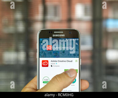 MONTREAL, CANADA - Luglio, 15 : Adobe Creative Cloud app su S7. La app è un software come un servizio offerto da Adobe Systems che consente agli utenti di accedere a t Foto Stock