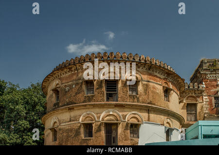 04-ott-2005 nel lato Ramnagar Fort Varanasi antico edificio di architettura- Uttar Pradesh , India asia Foto Stock