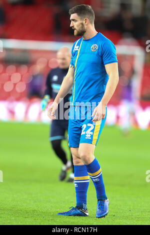 Stoke, UK. 15 gennaio, 2019. Shrewsbury Town defender Luca cascata (22) durante la FA Cup terzo turno Replay match tra Stoke City e Shrewsbury Town a Bet365 Stadium, Stoke-on-Trent, in Inghilterra il 15 gennaio 2019. Foto di Jurek Biegus. Solo uso editoriale, è richiesta una licenza per uso commerciale. Nessun uso in scommesse, giochi o un singolo giocatore/club/league pubblicazioni. Credit: UK Sports Pics Ltd/Alamy Live News Foto Stock