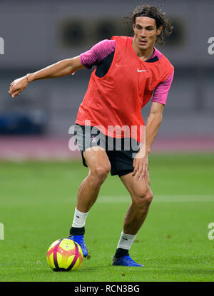 Doha in Qatar. 15 gennaio, 2019. Paris Saint-Germain's Edinson Cavani prende parte alla winter training camp Al Khalifa International Stadium di Doha, Qatar, Gennaio 15, 2019. Credito: Nikku/Xinhua/Alamy Live News Foto Stock