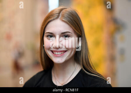 14 gennaio 2019, il Land della Baviera, München: arrampicata, presentazione della selezione di arrampicata squad per la qualificazione olimpica Tokyo 2020 a Monaco di Baviera: lo scalatore Hannah Meul. Foto: Tobias Hase/dpa Foto Stock