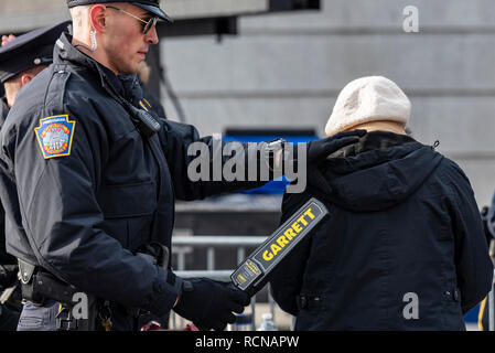 Harrisburg, Stati Uniti d'America. Il 15 gennaio, 2019. Polizia di Stato in corrispondenza di un punto di controllo di sicurezza. Chris Baker Evens / Alamy Live News. Foto Stock