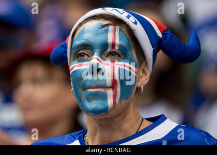 16 gennaio 2019, il Land della Baviera, München: Pallamano: World Cup, Giappone - Islanda, turno preliminare, gruppo B, quarta giornata nell'Olympic Hall. Gli appassionati di Islanda sono a fare il tifo per i loro team. Foto: Sven Hoppe/dpa Foto Stock