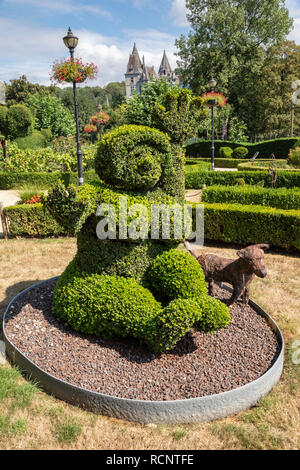 Topiaria da donna di prendere il sole, Parc des Topiaires, Durbuy, Belgio Foto Stock