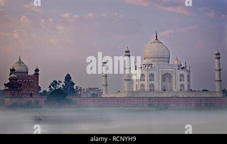 Taj Mahal mattina presto vista Foto Stock