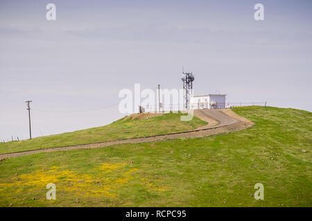 Telecomunicazioni antenna Radio Torre, California Foto Stock