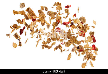 La caduta di corn flakes e frutta isolato su sfondo bianco Foto Stock