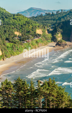 Vista panoramica della costa dell'Oregon, Tillamook County, Oregon state, nella costa occidentale degli Stati Uniti Foto Stock