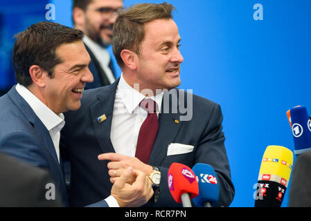 12.07.2018. Bruxelles, Belgio. Alexis Tsipras, Primo ministro della Grecia e Xavier Bettel, primo ministro del Lussemburgo. Vertice NATO 2018. Foto Stock