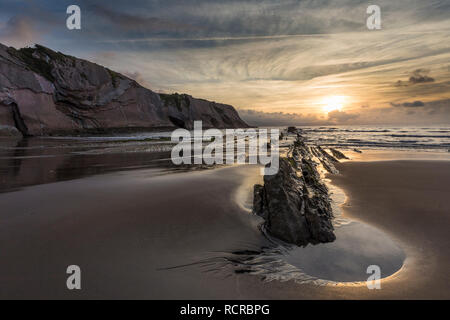 Spiaggia di Itzurun in Zumaia dove gioco di Troni è stato registrato Foto Stock