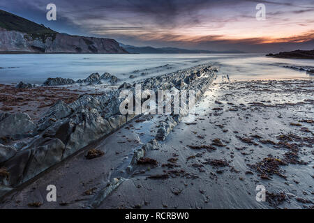 Spiaggia di Itzurun in Zumaia dove gioco di Troni è stato registrato Foto Stock