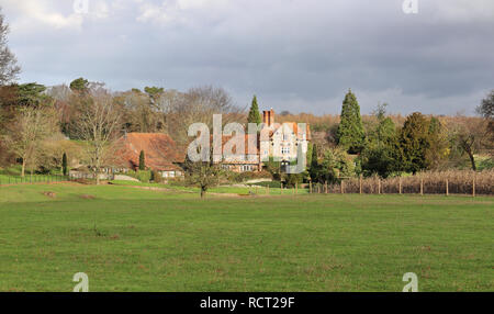 Un paesaggio rurale nella Chiltern Hills in inverno con con la fattoria e Manor House Foto Stock