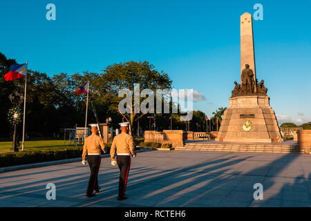 Monumento in memoria di Jose Rizal (eroe nazionale) a Rizal Park di Manila, Filippine Foto Stock