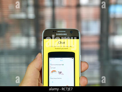 MONTREAL, Canada - 1 luglio 2016 - Snapchat Chat su Android smartphone cellulari. Snapchat è un mobile messaging application utilizzato per condividere foto, video, t Foto Stock