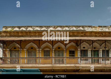 04-ott-2005 nel lato Ramnagar Fort Varanasi antico edificio di architettura- Uttar Pradesh , India asia Foto Stock