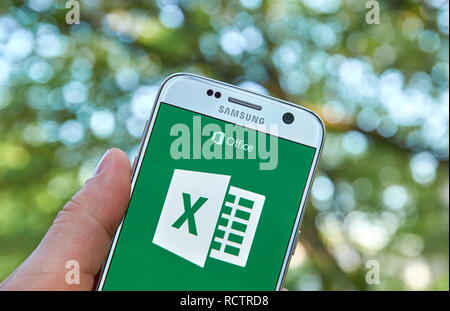 MONTREAL, Canada - 23 Maggio 2016 - applicazione Microsoft Office Excel sul Samsung S7. Foto Stock