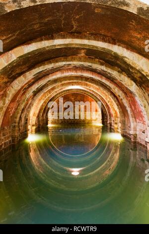 Antica cisterna di acqua, Marvao castello, Alentejo, Portogallo, Europa Foto Stock