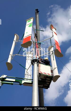 Costruzione di un vento verticale turbina, cosiddetto cross-tornitori, impianto di prova da un'utilità locale provider, Foto Stock