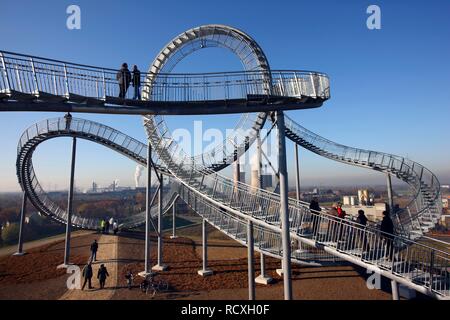 Tiger & Turtle - Magic Mountain, una pietra miliare calpestabili scultura a forma di montagne russe Foto Stock