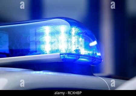 Pattuglia di polizia, con LED blu lampeggiante luci Foto Stock