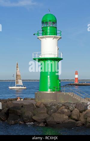 Fari, la bocca del fiume Warnow, Warnemuende sea resort, Meclemburgo-Pomerania Occidentale Foto Stock