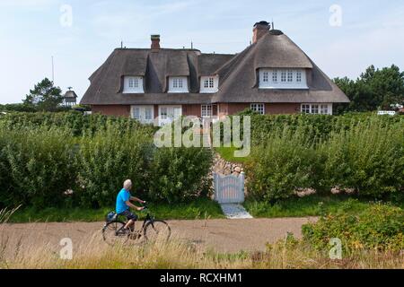 Con tetto di paglia house, Kampen, isola di Sylt, Schleswig-Holstein, PublicGround Foto Stock