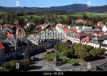 Jablonne v Podjestedi, cittadina ai piedi delle montagne Lusatian, Boemia settentrionale, Boemia, Repubblica Ceca, Europa Foto Stock