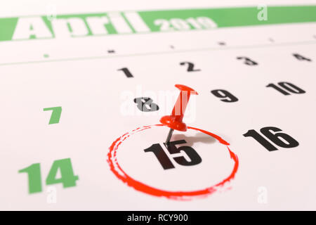 2019 Calendario con marcata giorno Tassa per il deposito in aprile 15 Foto Stock