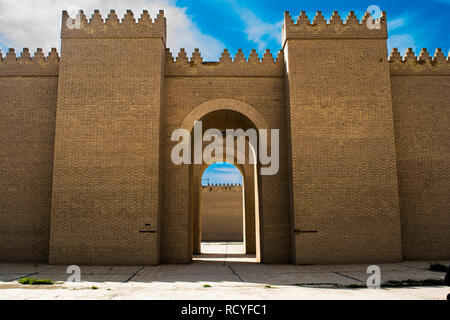 6416. La Ishtar cancello era l'ottavo gate all'interno della città di Babilonia. Esso è stato costruito in circa 575 a.c. dal re Nebukadnetsar II.(ricostruzione) Foto Stock