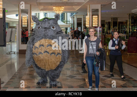 BONN, Germania - 19 Maggio 2018: Cosplayer a Fedcon 27, quattro giorni di sci-fi convenzione della ventola Foto Stock