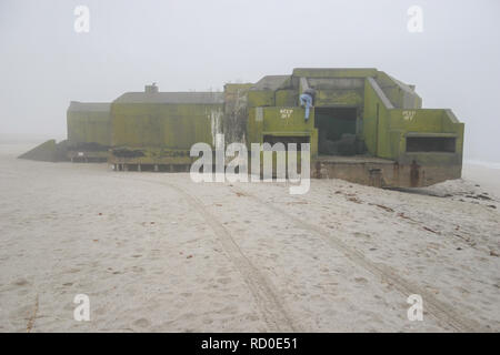 Il Cape May Cove bunker di un nebbioso giorno. Foto Stock