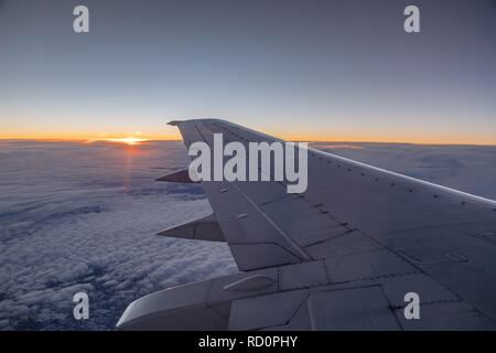 Tramonto dal windowseat del velivolo Foto Stock