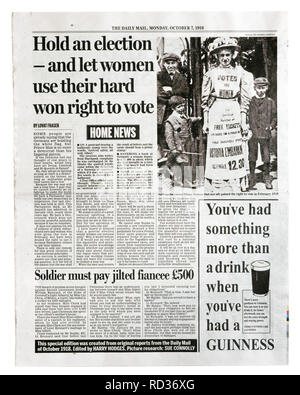 Il retro della pagina di una riproduzione Daily Mail dal 7 ottobre 1918 chiedendo un elezione e di consentire alle donne di votazione Foto Stock