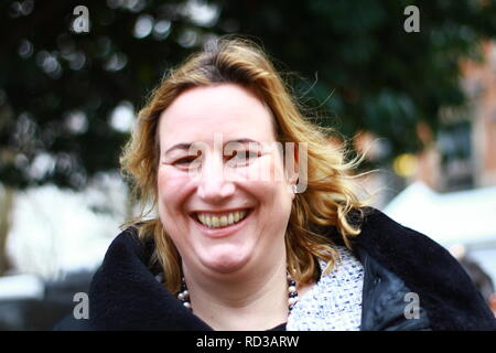 Antonietta Sandbach membro del parlamento per Eddisbury ed è il più alto MP femmina a sei piedi quattro pollici [ 6ft 4a ] = 1. 9304 metri. Partito conservatore. Cheshire. 2015 elezione generale. Politica inglese. I politici britannici. Foto Stock