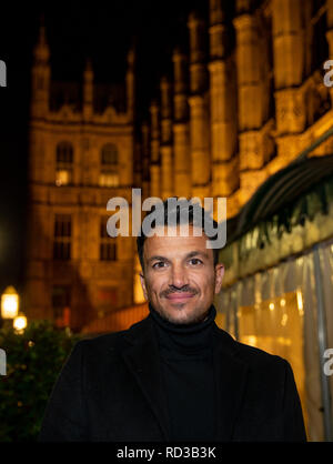 È sotto embargo fino al 0001 giovedì 17 gennaio Peter Andre al di fuori della Camera dei comuni al lancio dei figli prima campagna in combinazione con acqua i neonati. Foto Stock