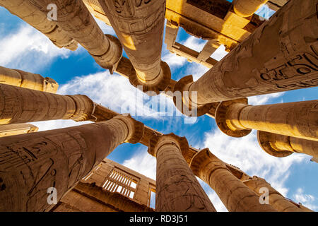 Hypostyle hall nel distretto di Amun Re al Tempio di Karnak Luxor Foto Stock